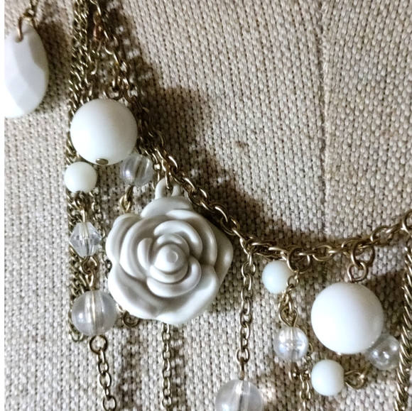 Cottagecore statement necklace - Picture 3 of 3